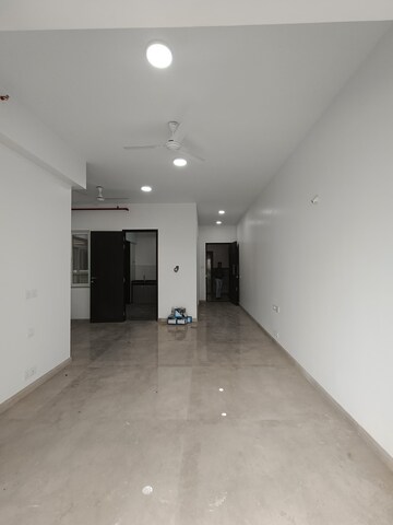 Room in 2 BHK Apartment at Kalpataru Radiance, Goregaon West – for Rent