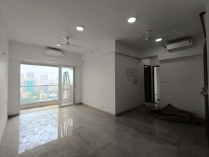 Room in 2 BHK Apartment at Kalpataru Radiance, Goregaon West – for Rent