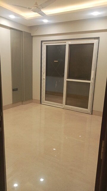Room in 3 BHK Apartment at ACE Verde, Sector 22a Yamuna Expressway – for Sale