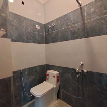 Bathroom in 2.5 BHK Villa at Sector 23a – for Rent