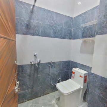 Bathroom in 2.5 BHK Villa at Sector 23a – for Rent
