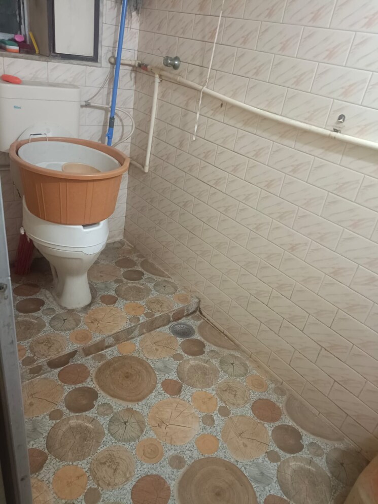 Bathroom, dadar west 1 Bedroom 550 Sq.Ft. Apartment In Dadar West Mumbai 9253140