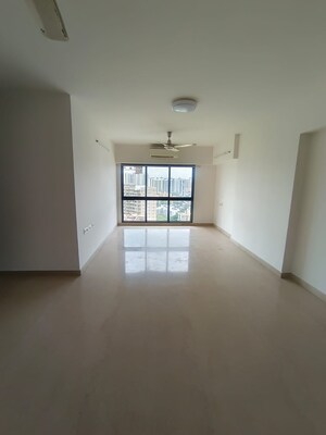 Room in 3 BHK Apartment at Sunteck Gilbird, Andheri West – for Rent
