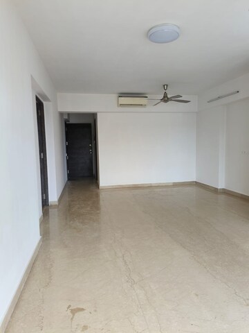 Room in 3 BHK Apartment at Sunteck Gilbird, Andheri West – for Rent