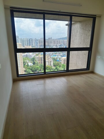 Room in 3 BHK Apartment at Sunteck Gilbird, Andheri West – for Rent