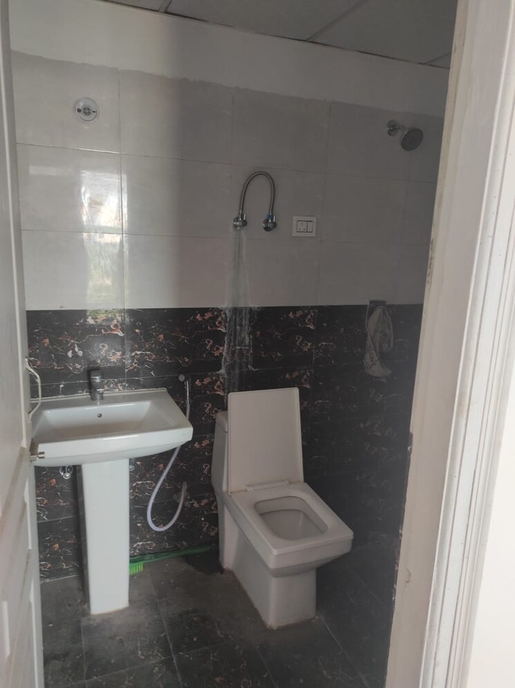 Attached Bathroom, migsun-ultimo 2 Bedroom 1005 Sq.Ft. Apartment In Omicron Iii Greater Noida Greater Noida 9253179