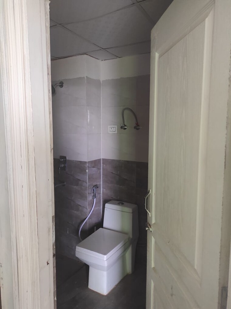 Bathroom, migsun-ultimo 2.5 Bedroom 1150 Sq.Ft. Apartment In Omicron Iii Greater Noida Greater Noida 9253189