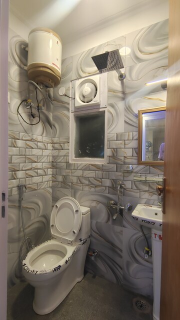 Bathroom in 1 BHK Builder Floor at Palm Residency Chhatarpur, Chattarpur – for Rent