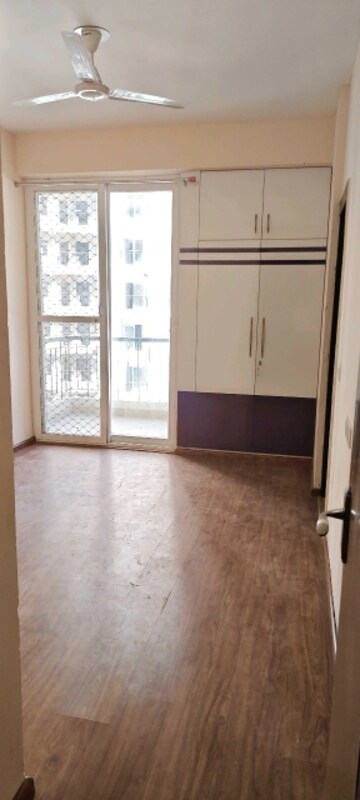 2 BHK Apartment For Rent in Gaur City 2 - 12th Avenue, Sector 16c Greater Noida