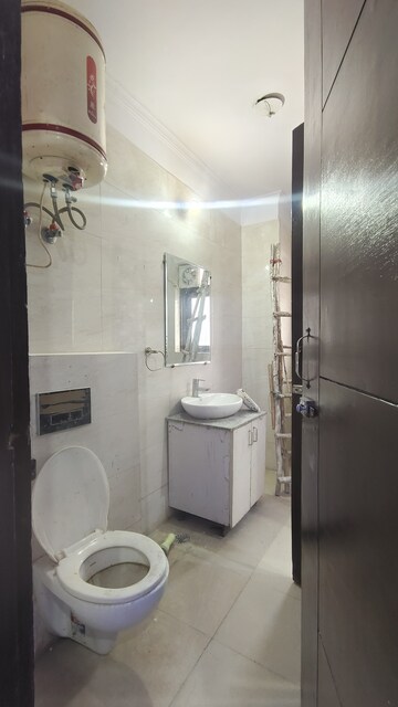 Bathroom in 2 BHK Builder Floor at Palm Residency Chhatarpur, Chattarpur – for Rent