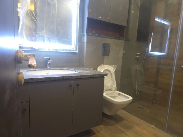 Bathroom, hauz khas 3 Bedroom 275 Sq.Yd. Builder Floor In Hauz Khas Delhi 9253208