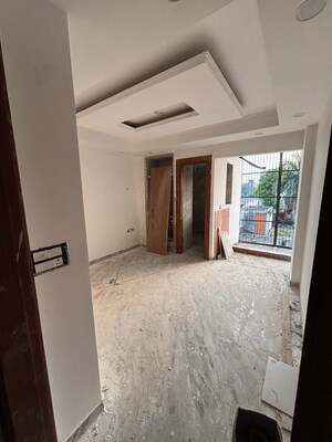Room in 3 BHK Builder Floor at Sainik Colony – for Sale