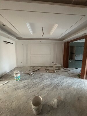 Room in 3 BHK Builder Floor at Sainik Colony – for Sale