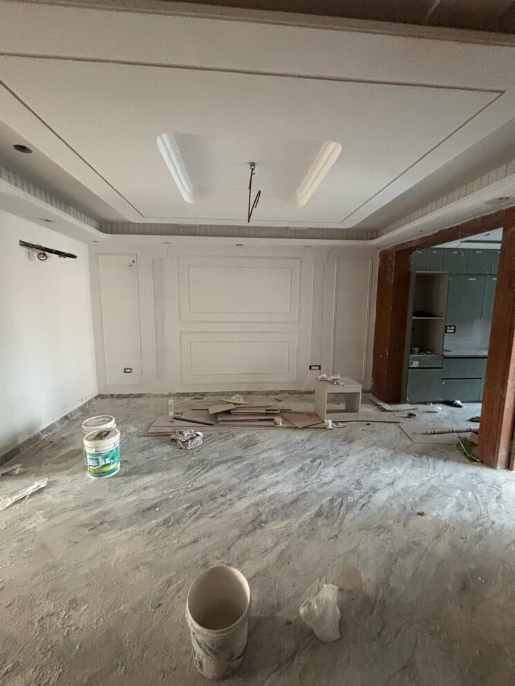 Room, sainik colony 3 Bedroom 166 Sq.Yd. Builder Floor In Sainik Colony Faridabad 9253285