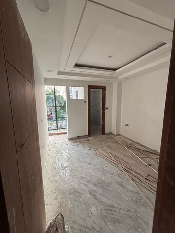 Room in 3 BHK Builder Floor at Sainik Colony – for Sale