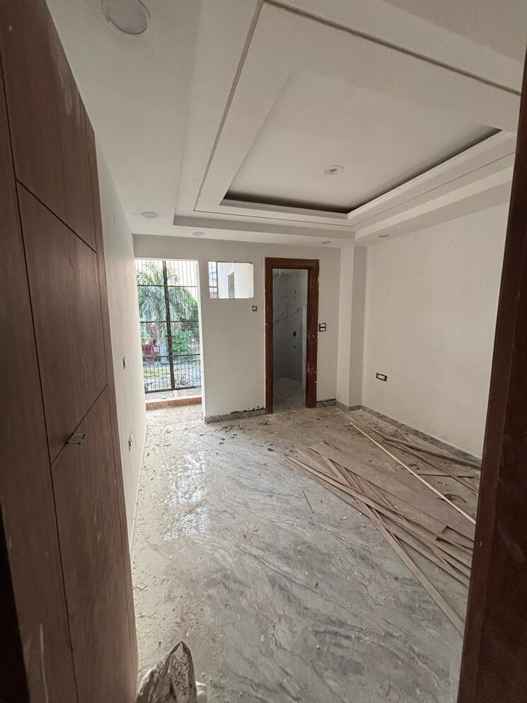 Room, sainik colony 3 Bedroom 166 Sq.Yd. Builder Floor In Sainik Colony Faridabad 9253285