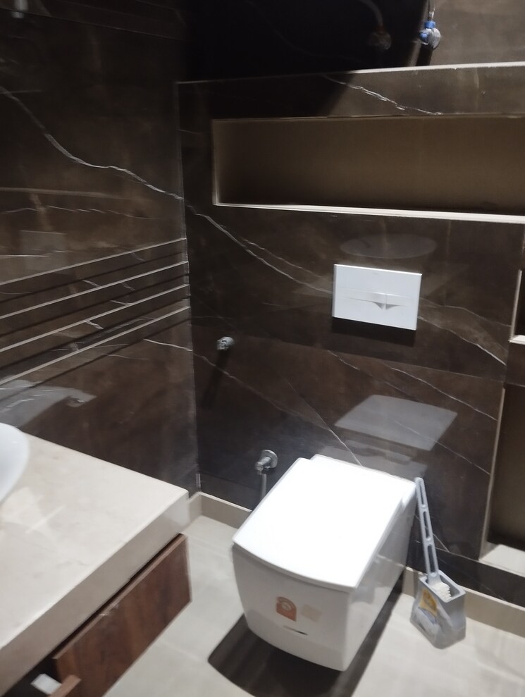 Attached Bathroom, anand vihar 4 Bedroom 2750 Sq.Ft. Builder Floor In Anand Vihar Delhi 9253284