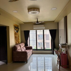 Team Area in 2 BHK Apartment at Malad East – for Rent