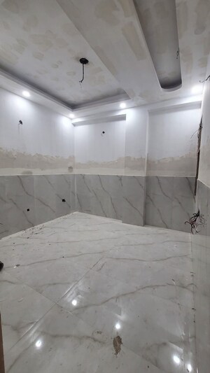 Room in 1 BHK Apartment at Dilshad Colony – for Sale