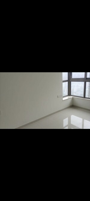 Room in 2 BHK Apartment at Kalpataru Paramount, Kapur Bawdi – for Rent