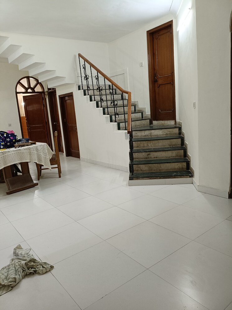 Living Room, new friends colony 5 Bedroom 500 Sq.Yd. Independent House In New Friends Colony Delhi 9253442