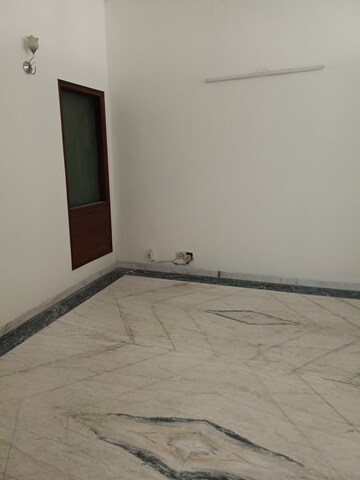 Room in 5 BHK Independent House at New Friends Colony – for Sale