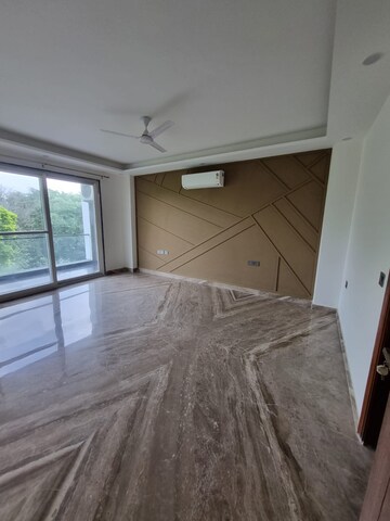 Room in 4 BHK Apartment at Dwarkadhis City, Sector 23 – for Rent