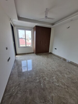 Room in 4 BHK Apartment at Dwarkadhis City, Sector 23 – for Rent