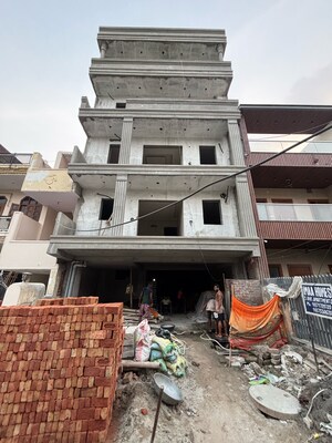 3 BHK Builder Floor For Sale in Sainik Colony