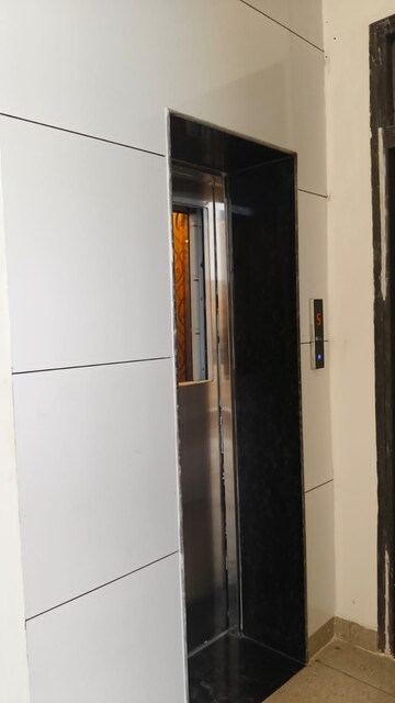 Building Lobby in 1 RK Independent House at Sector 44 – for Rent