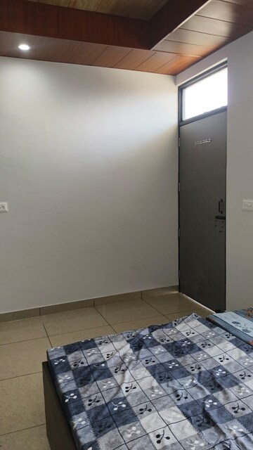 Room in 1 RK Independent House at Sector 44 – for Rent