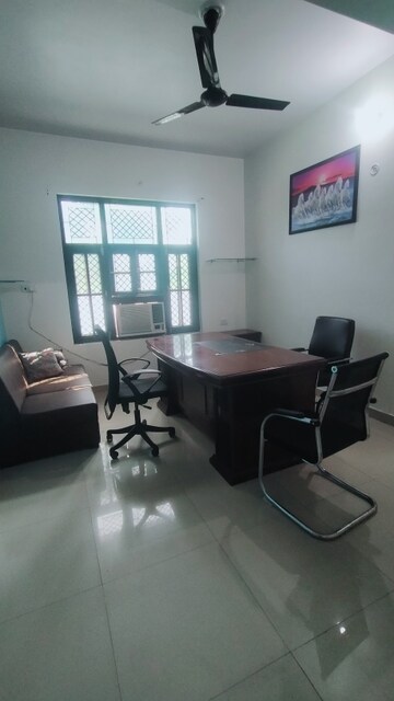 Master Bedroom in 2 BHK Independent House at Gomti Nagar – for Rent