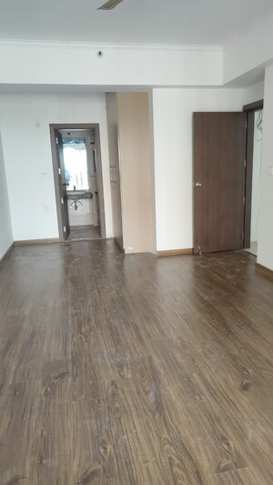 3.5 BHK Apartment For Rent in Mahagun Meadows, Sector 150