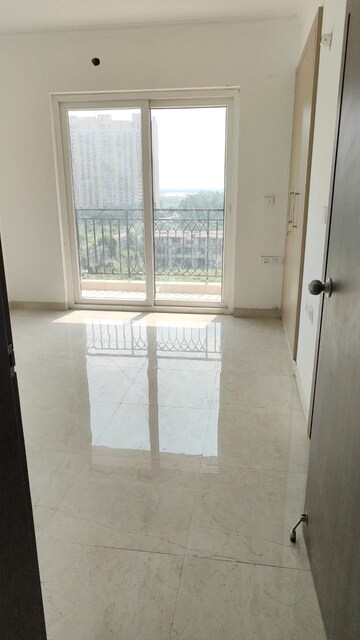 Room in 3.5 BHK Apartment at Mahagun Meadows, Sector 150 – for Rent