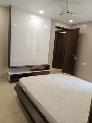 Room in 4 BHK Builder Floor at New Friends Colony – for Rent