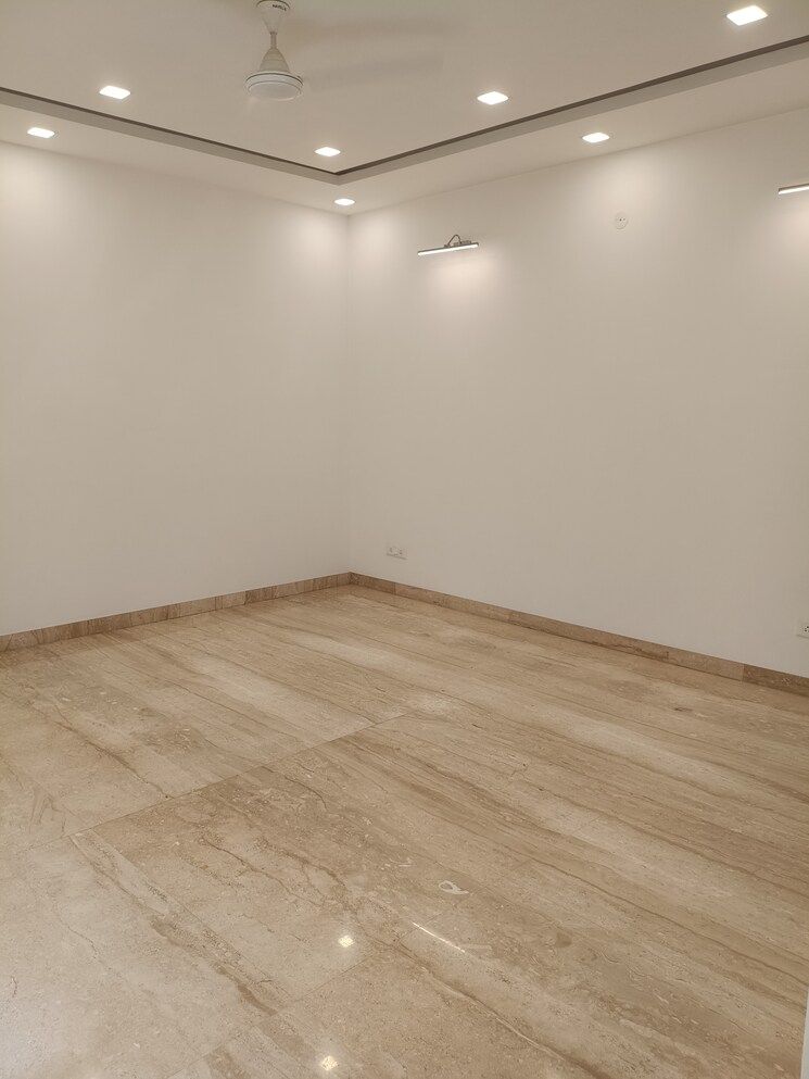 Room, new friends colony 4 Bedroom 503 Sq.Yd. Builder Floor In New Friends Colony Delhi 9253698