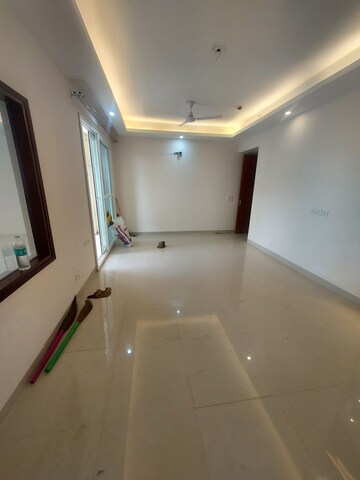 Furnished Amenities in 2.5 BHK Apartment at Mahagun Meadows, Sector 150 – for Rent