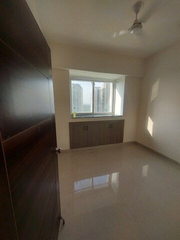 Room in 2.5 BHK Apartment at Mahagun Meadows, Sector 150 – for Rent