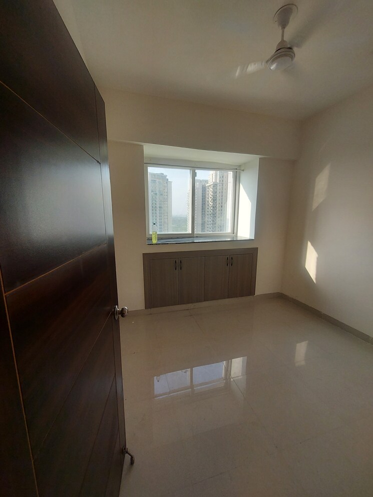 Room, mahagun-meadows 2.5 Bedroom 1425 Sq.Ft. Apartment In Sector 150 Noida 9253720