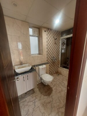 Furnished Amenities in 2.5 BHK Apartment at Mahagun Meadows, Sector 150 – for Rent