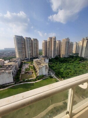 2.5 BHK Apartment For Rent in Mahagun Meadows, Sector 150