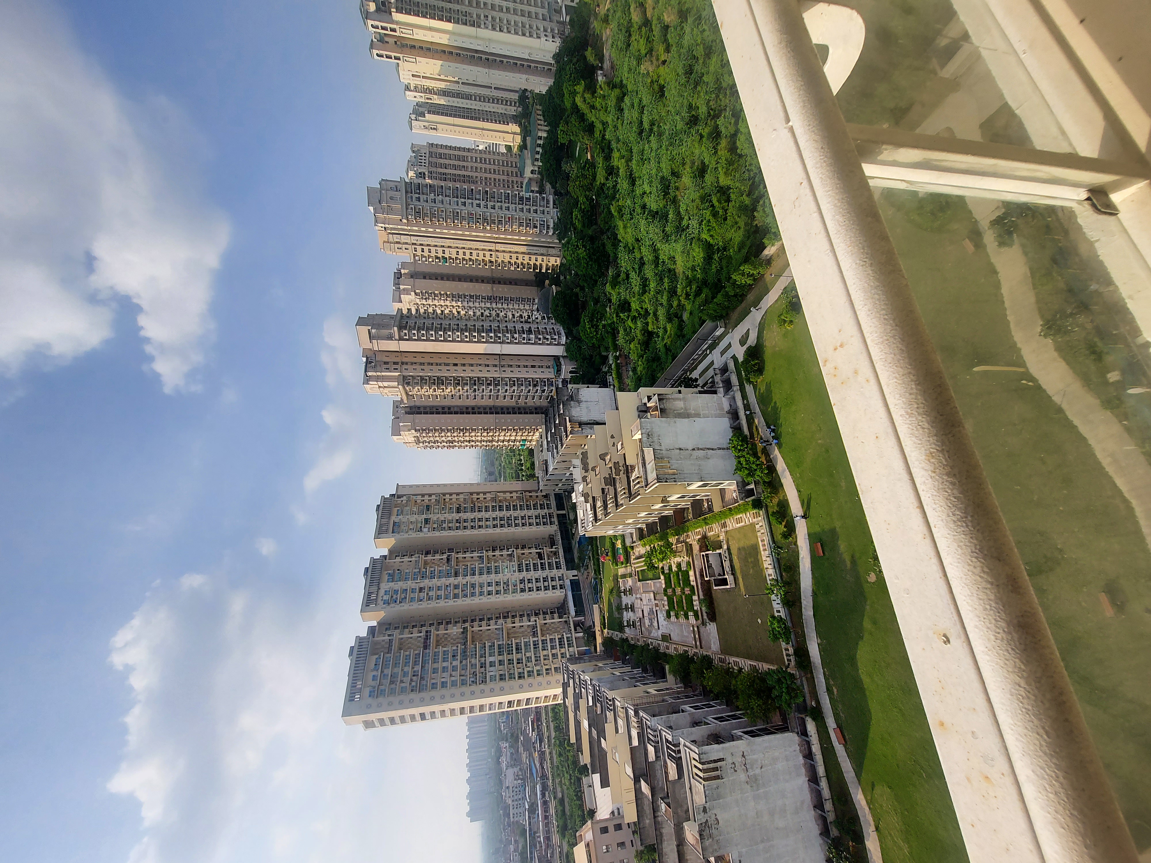 2.5 BHK + Servant Room Apartment For Rent in Mahagun Meadows