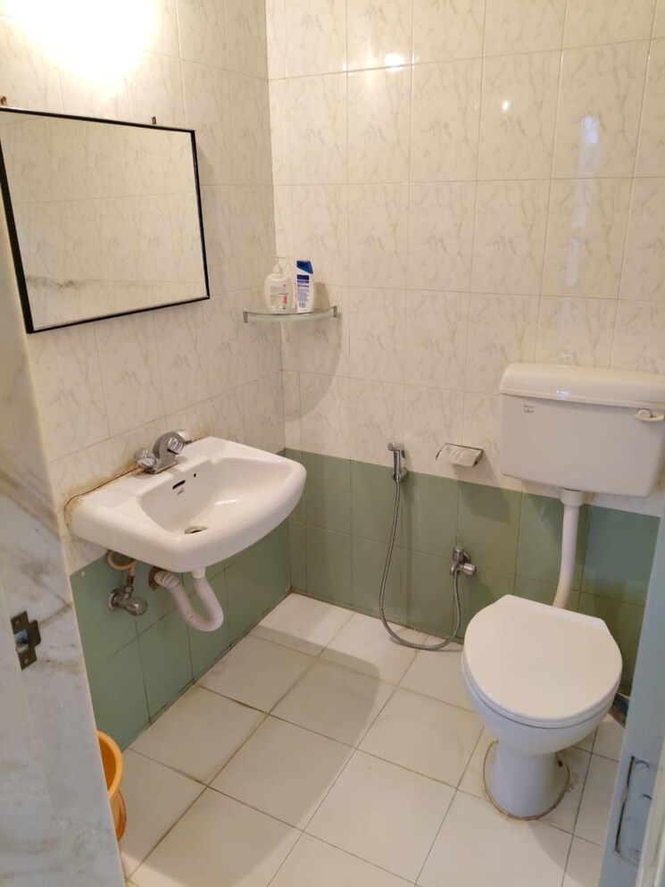 Bathroom, twin-towers-apartment 3 Bedroom 1680 Sq.Ft. Apartment In Aundh Pune 9253683