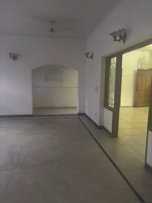 Room in 4 BHK Independent House at Palam Vihar Residents Association, Palam Vihar – for Rent