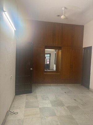 Room in 4 BHK Independent House at Palam Vihar Residents Association, Palam Vihar – for Rent