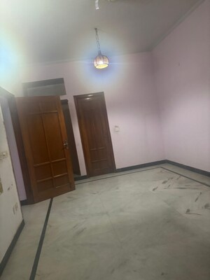 Room in 4 BHK Independent House at Palam Vihar Residents Association, Palam Vihar – for Rent