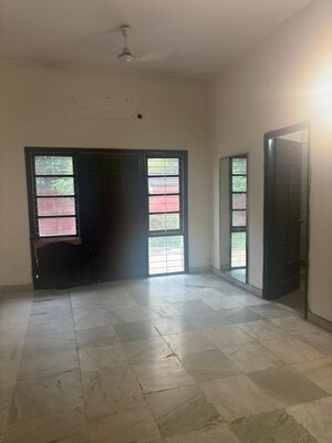 Room in 4 BHK Independent House at Palam Vihar Residents Association, Palam Vihar – for Rent