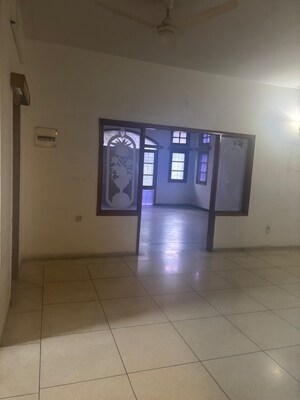 Room in 4 BHK Independent House at Palam Vihar Residents Association, Palam Vihar – for Rent