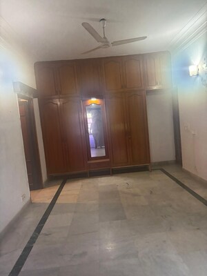 Room in 4 BHK Independent House at Palam Vihar Residents Association, Palam Vihar – for Rent