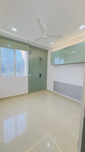 Room in 3 BHK Apartment at Amrapali Golf Homes, Sector 4 Greater Noida – for Rent